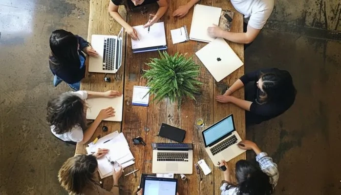 Maintien de salaire en cas d’arrêt de travail : comment calculer l’ancienneté ?